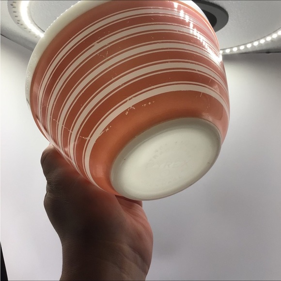 PYREX ANTIQUE RAINBOW STRIPES (PINK) 401 Mixing Bowl Circa 1965 Quantity: 1 - Picture 9 of 12
